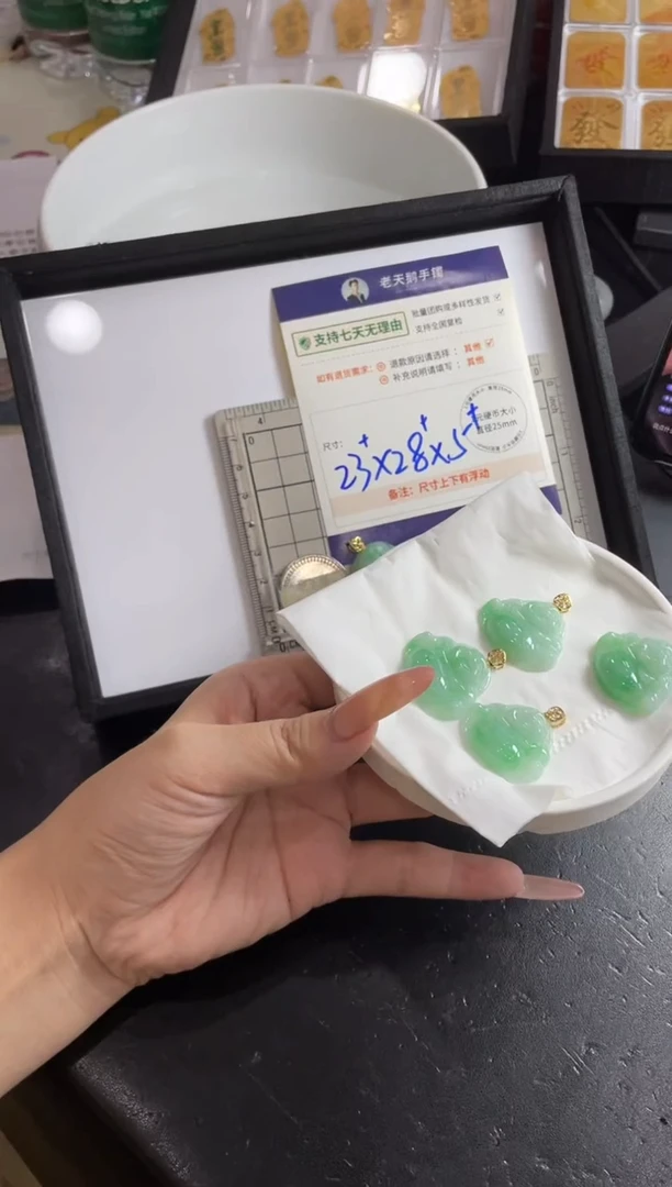 【闪购商品】翡翠挂件18K金镶嵌高货绿佛公配绳/多样性发其一CPZB