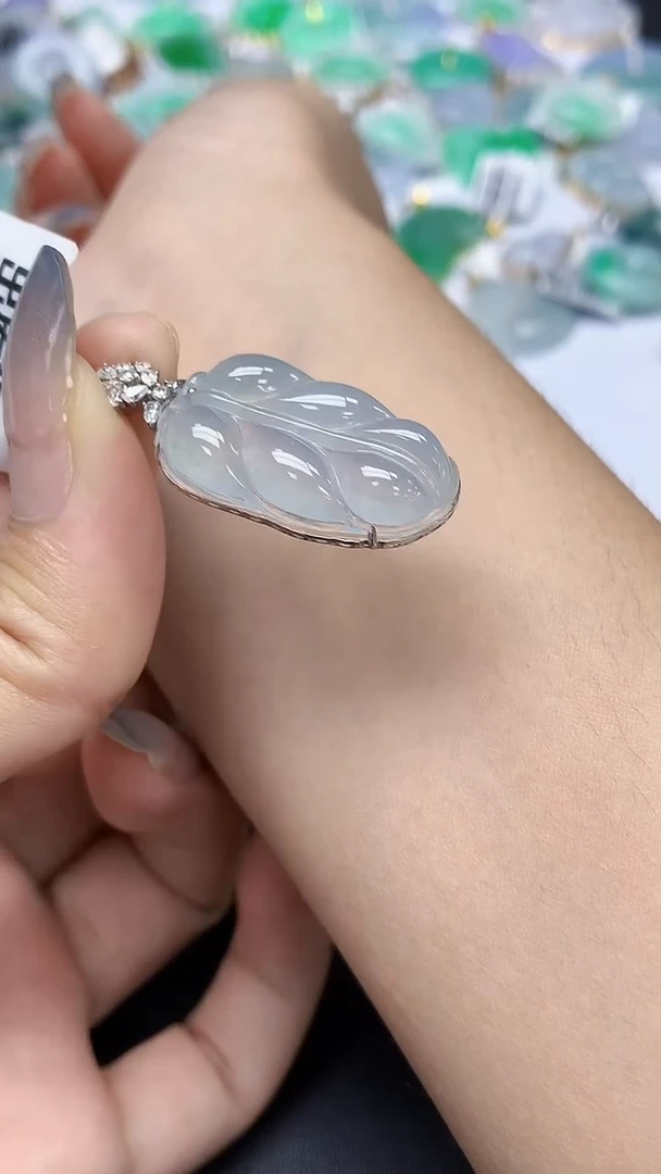 翡翠18K金镶嵌颈饰天然缅甸a货翡翠