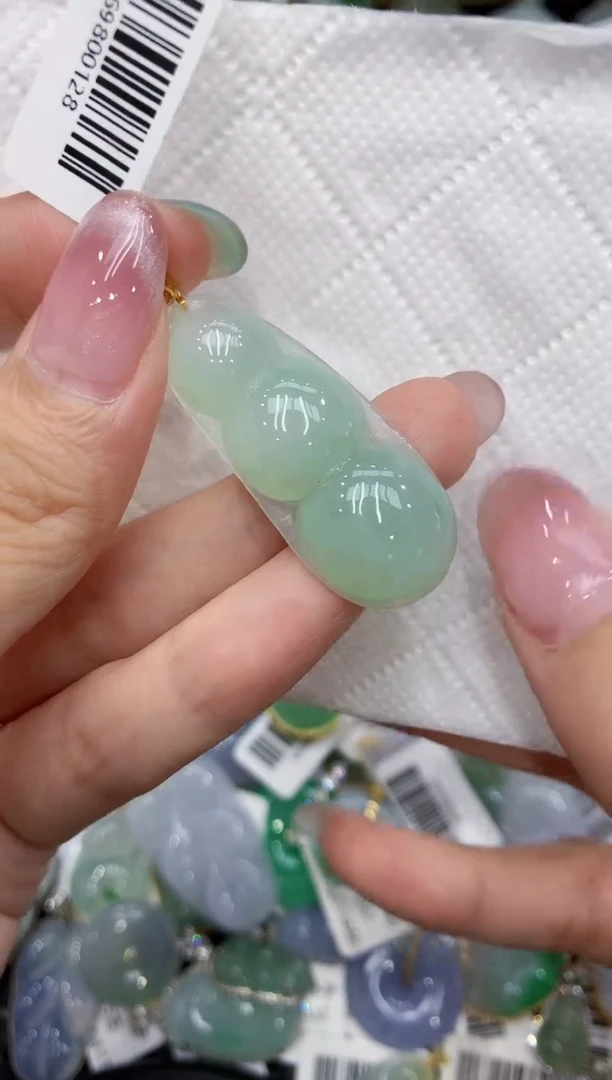 翡翠18K金镶嵌颈饰111111111111
