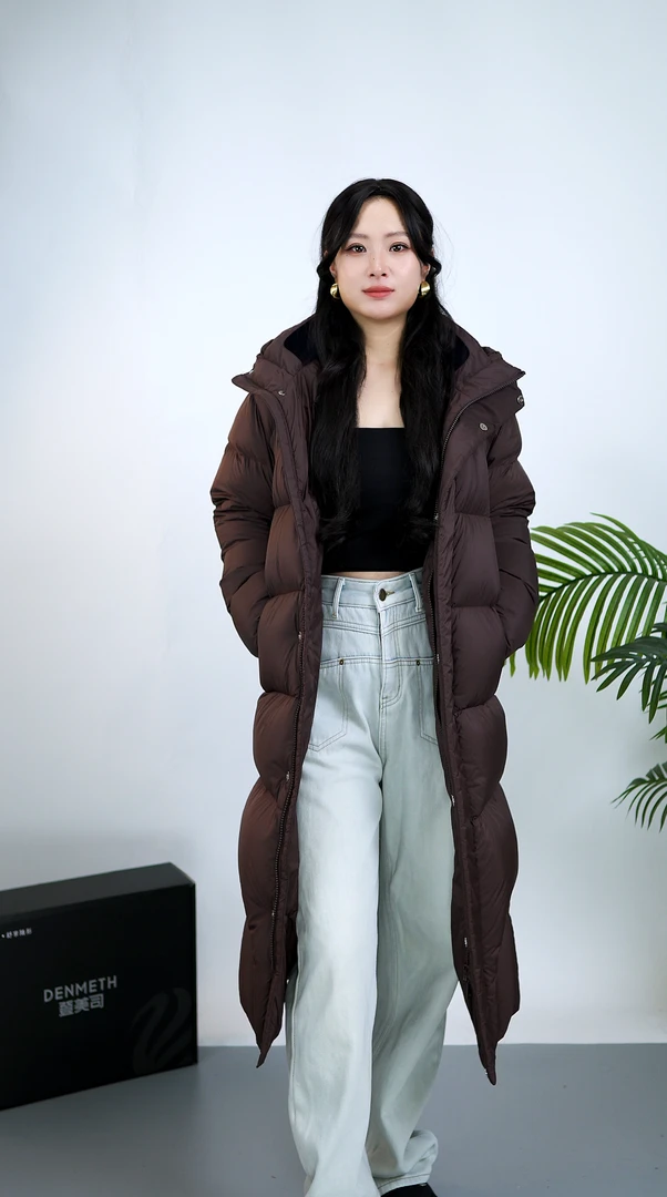 登美司长款轻户外羽绒服女2025秋新款95白鹅绒面包服连帽情侣款女