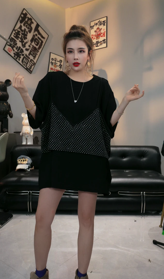 纯色假两件--休闲风圆领嘻哈风镶钻速干T恤拼接针织慵懒风时尚