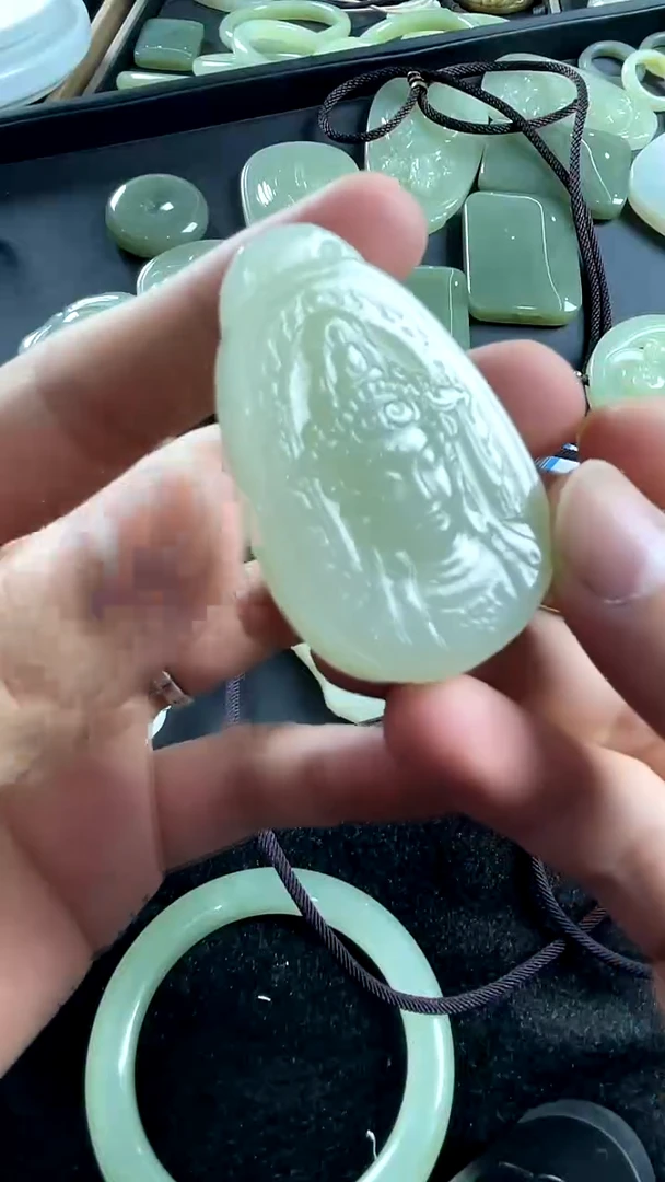 和田玉未镶嵌颈饰晴水观音头