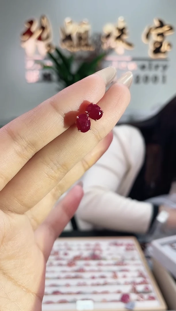 银S925镶嵌耳饰红宝石耳钉