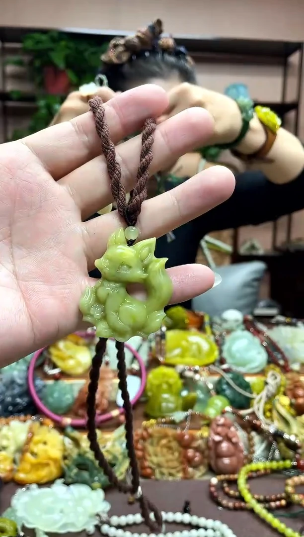 未镶嵌岫玉吊坠·