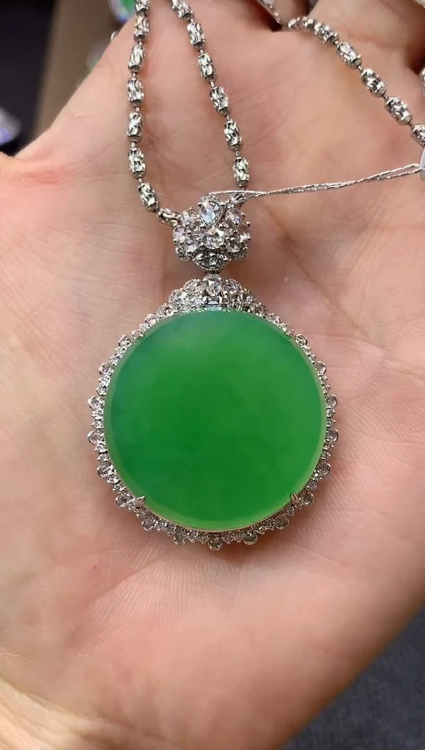 【云中意】 吊坠(不含链)18K金镶嵌翡翠D119 总58000定20000差38000