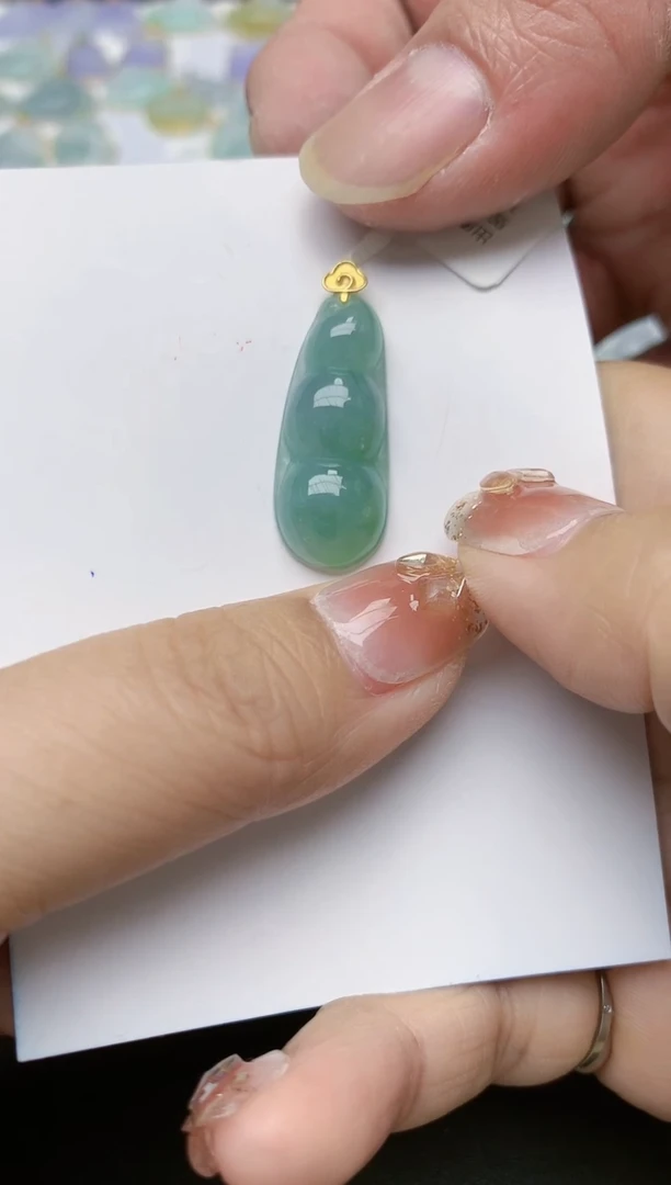 翡翠18K金镶嵌颈饰天然翡翠A货