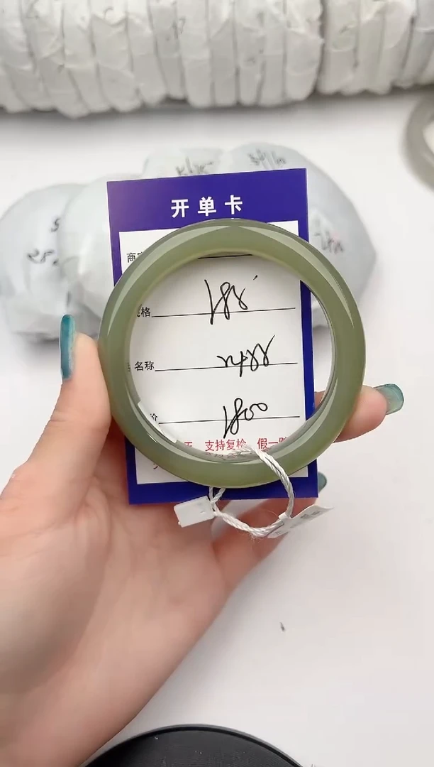 和田玉手镯未镶嵌85颜色微差无瑕疵