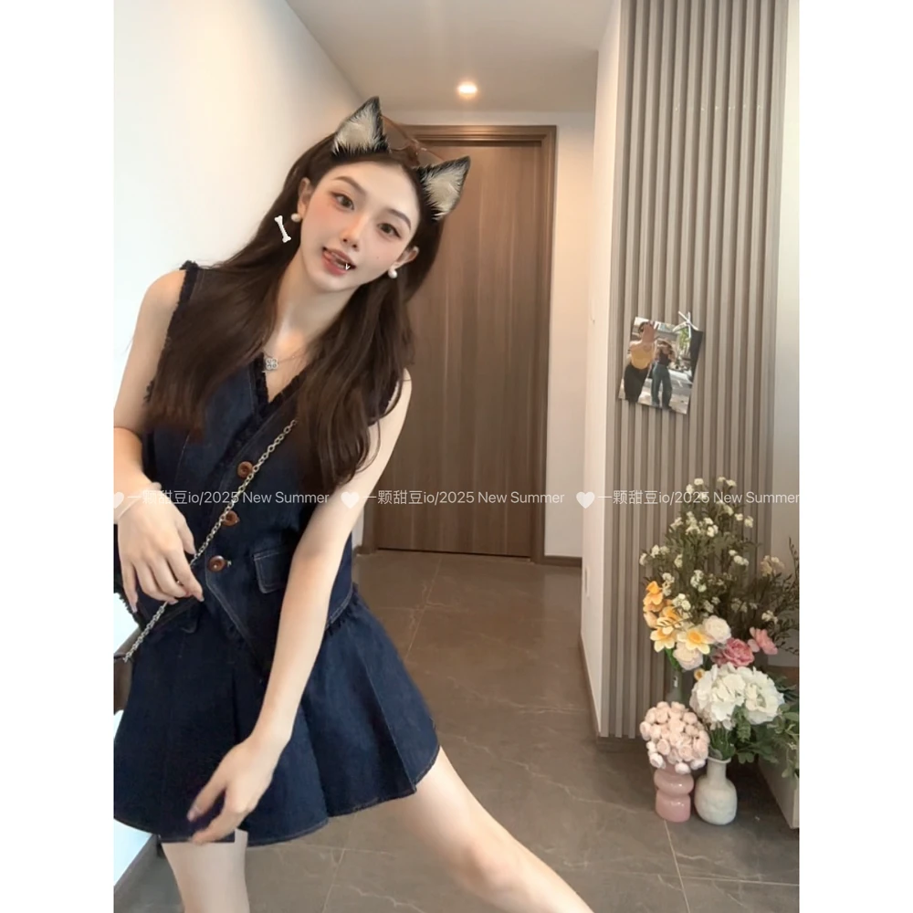 高级感时尚套装女夏季新款气质V领无袖牛仔马甲+百褶半身裙两件套