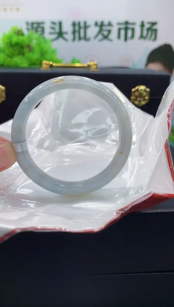 翡翠手镯未镶嵌手镯