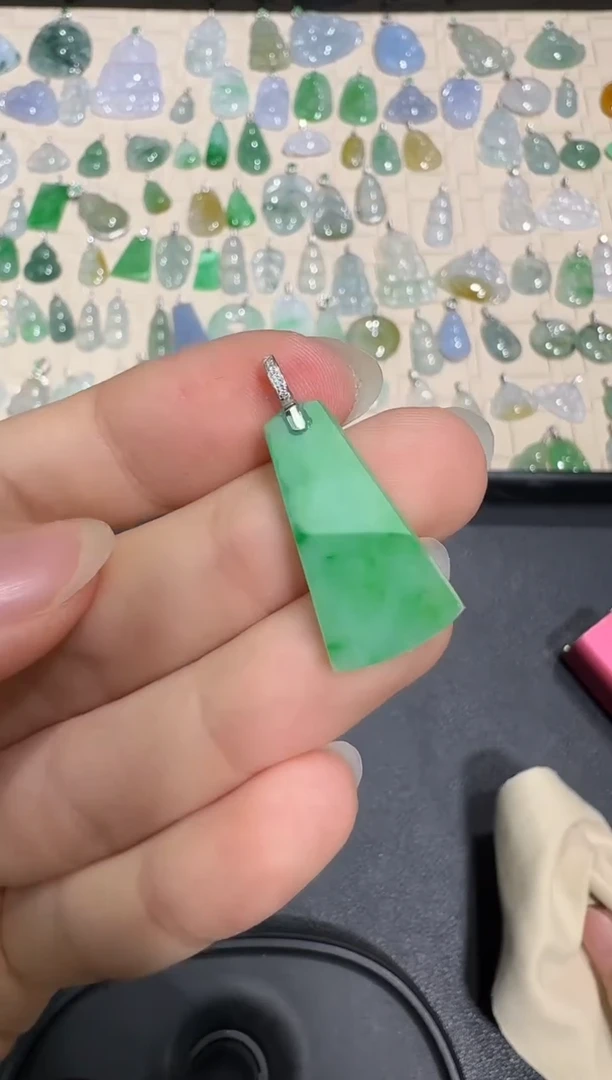 颈饰18K金镶嵌翡翠X0828-1501-558