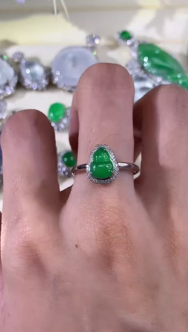 18K金镶嵌戒指翡翠A65多样性发其一