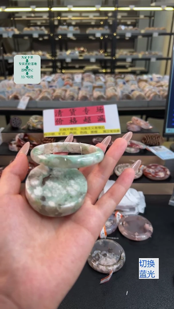 石英质玉手镯未镶嵌55口（赠送镯心）2S