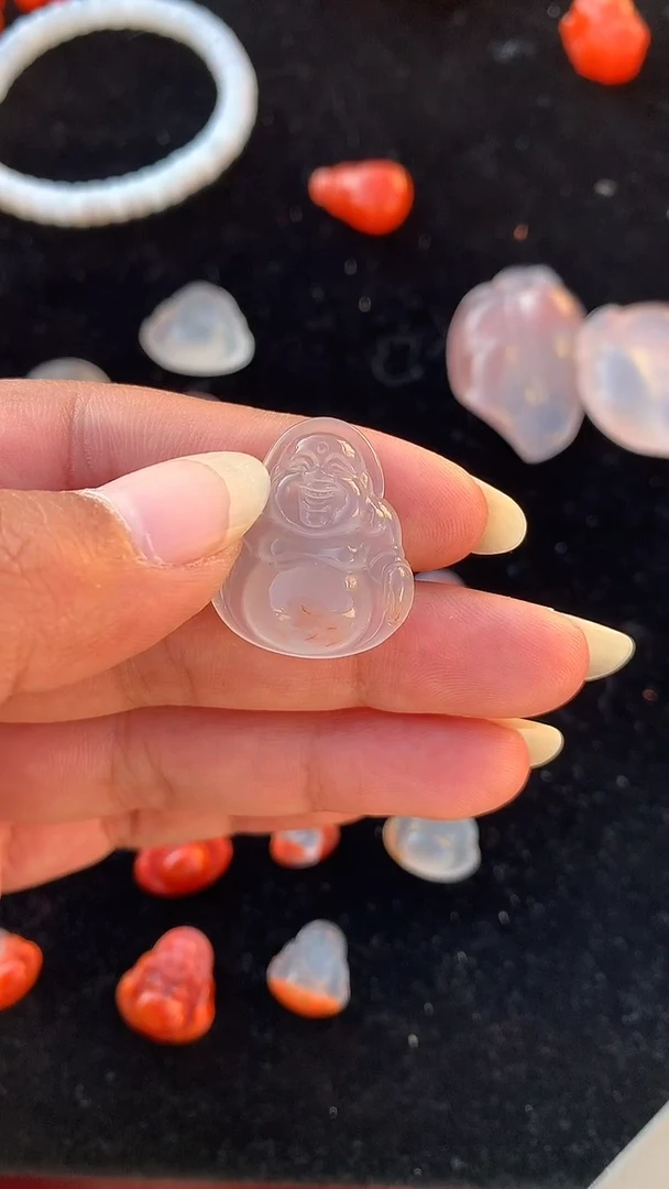 颈饰未镶嵌南红玛瑙原矿无优化 笑口常开吊坠