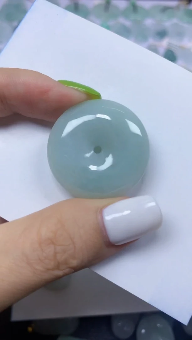 翡翠未镶嵌颈饰挂件