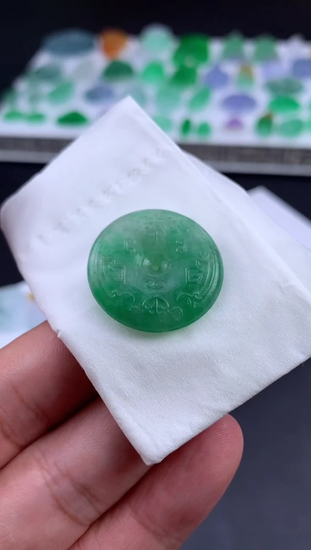 未镶嵌定制翡翠知**乐翡翠