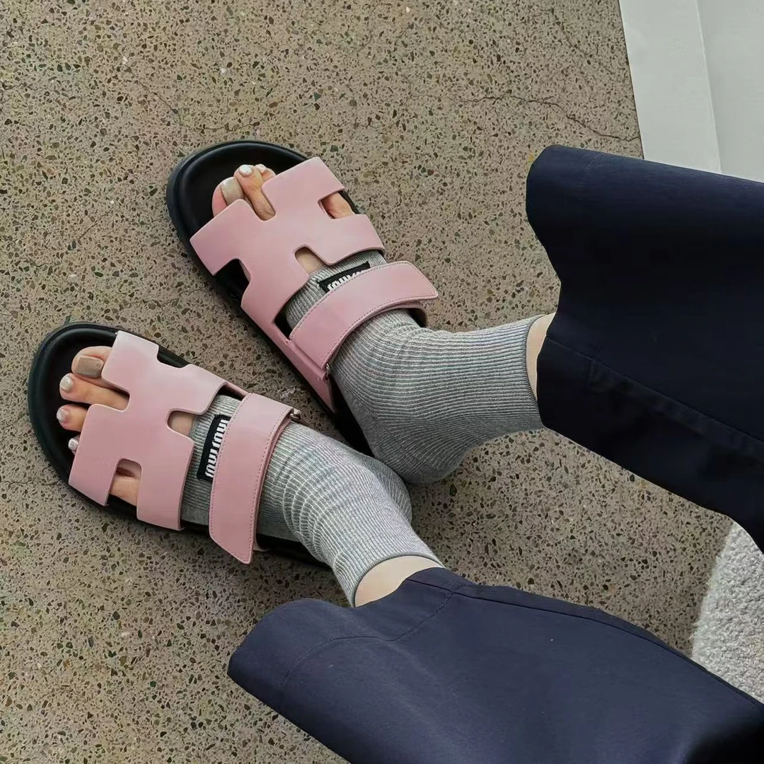 诗歌兰女鞋2025夏季新款真皮时尚厚底一字休闲二舅拖