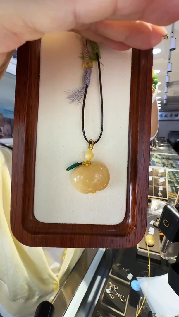 未镶嵌吊坠(赠链)蜜蜡吊坠