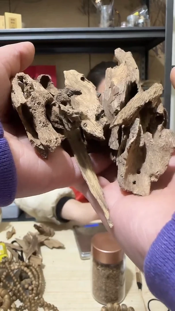 【闪购商品】沉香摆件109号海南红土野料31克+