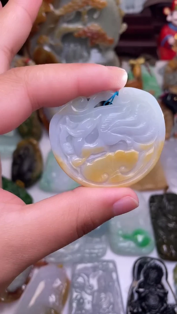 颈饰未镶嵌翡翠九尾狐