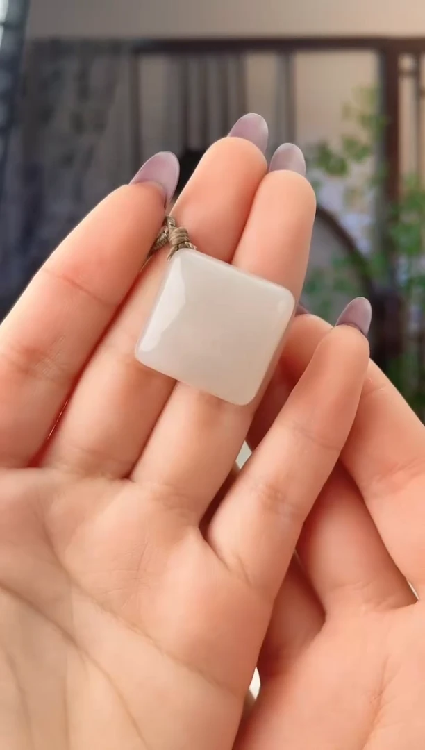 颈饰未镶嵌和田玉无事牌 无