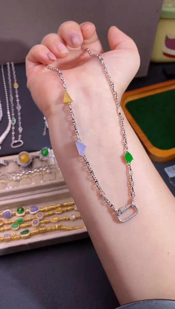 颈饰18K金镶嵌翡翠项链