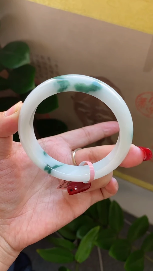 【闪购商品】翡翠手镯未镶嵌（必买 无棉 牛奶底飘花）21号