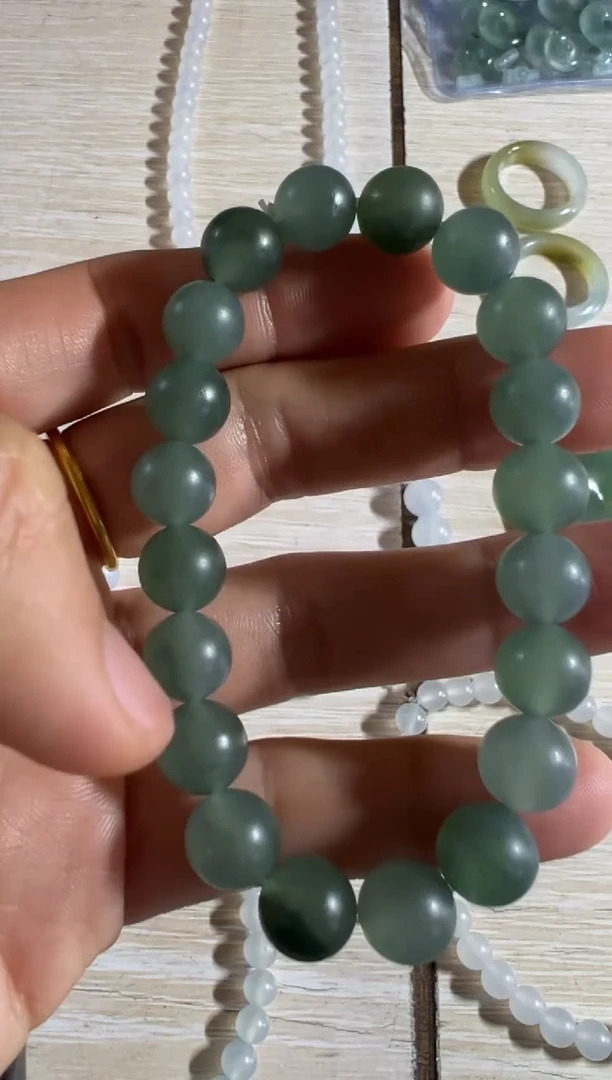 未镶嵌定制翡翠手串