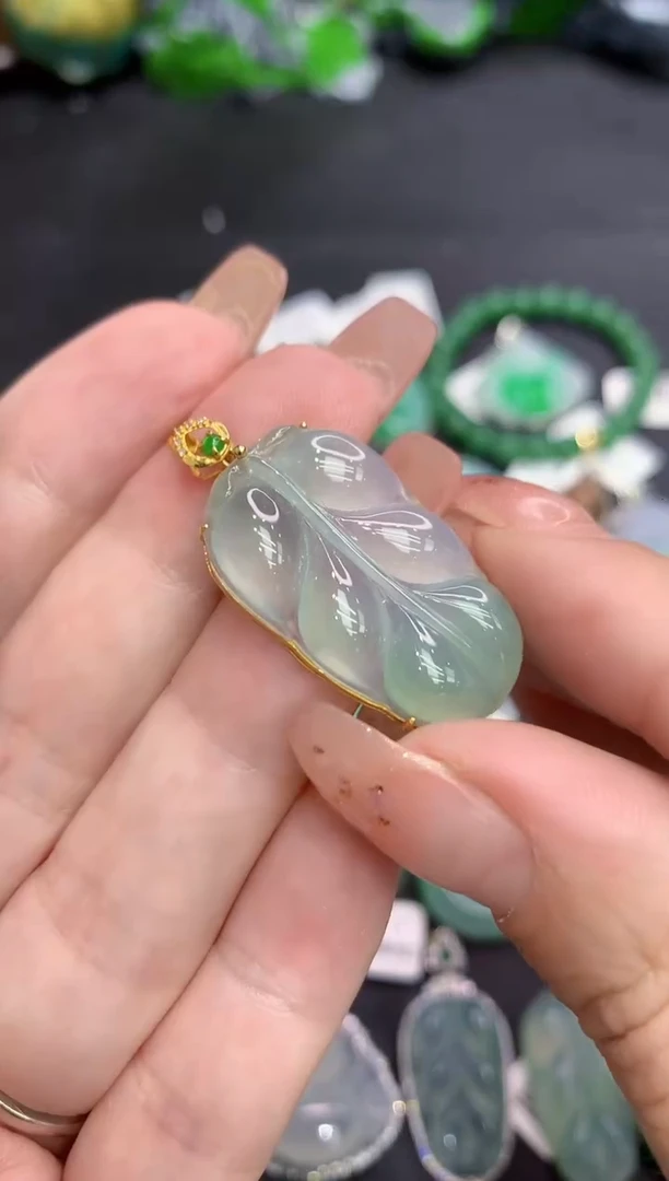 吊坠(不含链)18K金镶嵌翡翠111