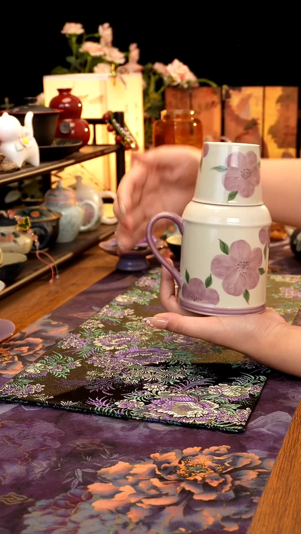 紫色花一壶一杯·······