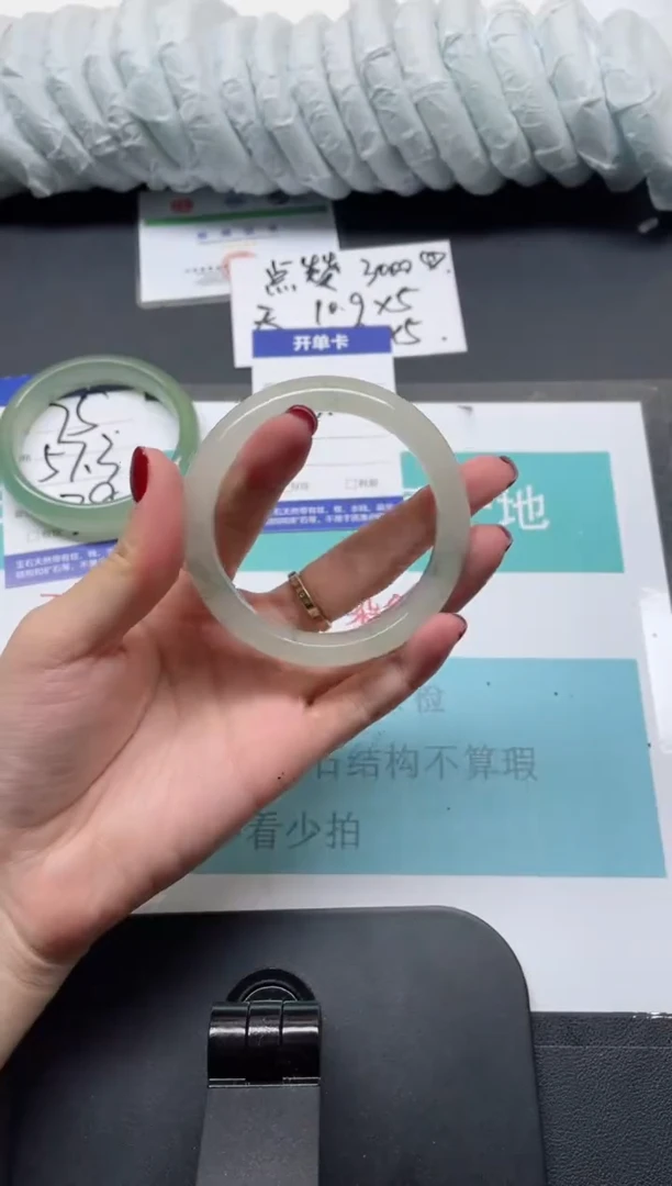 未镶嵌手镯石英质玉76-53
