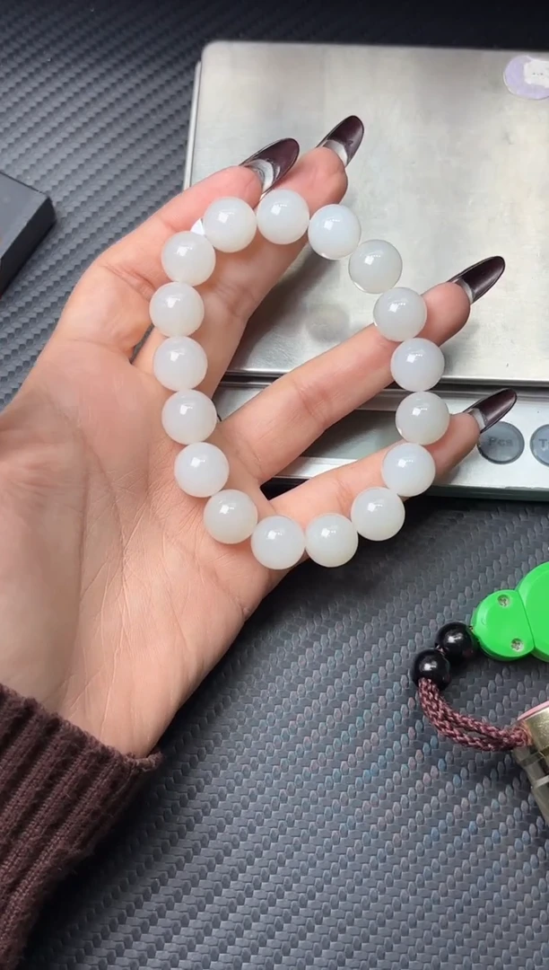未镶嵌手串和田玉和田黑山微色差卡12M