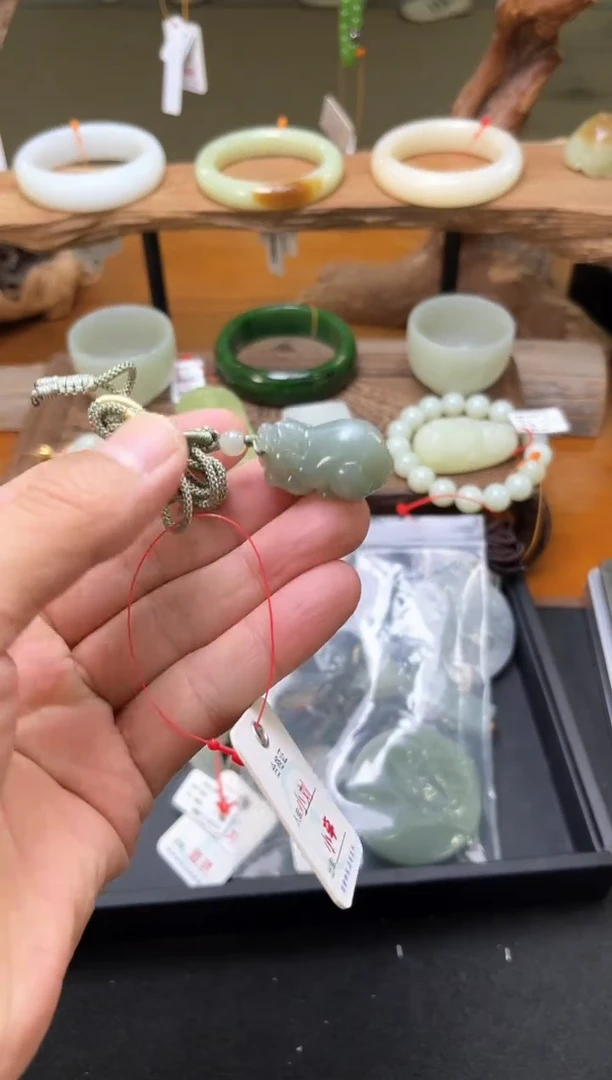 吊坠(不含链)未镶嵌和田玉且末吐拉牧场 貔貅