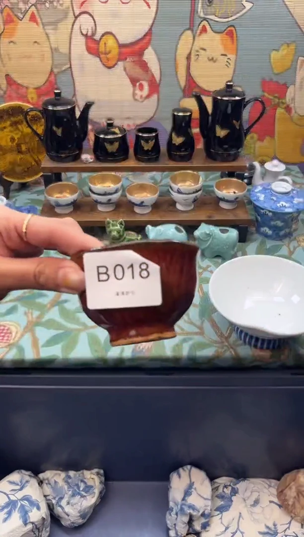 瓷片红**?   B018