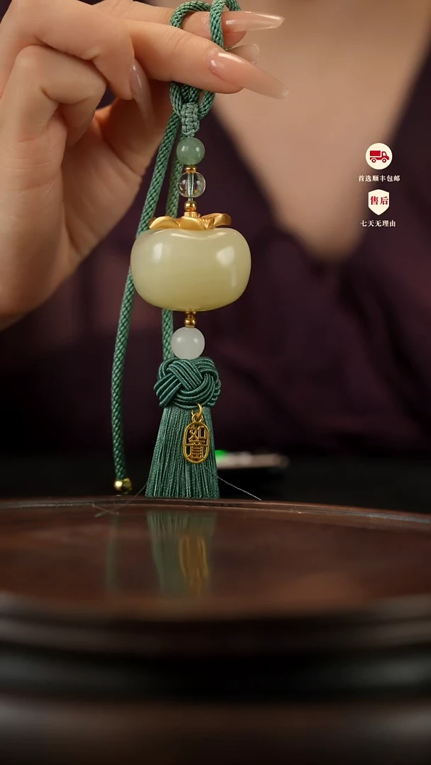 云南石竹叶青雕刻：柿柿如意车挂