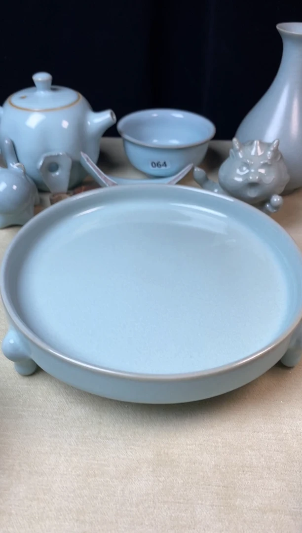 瑕疵福利-天青釉大号五支钉三足洗（口径17.3cm）