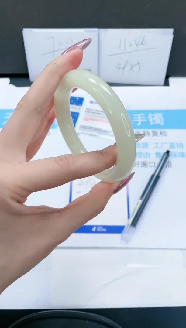 【闪购商品】石英质玉手镯未镶嵌200-57.4