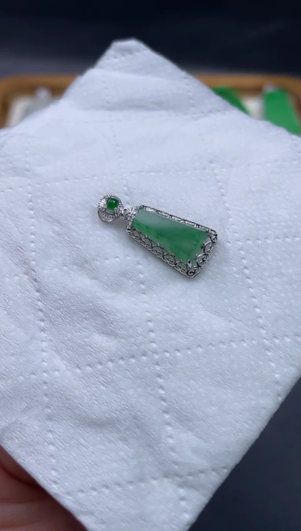 【闪购商品】翡翠颈饰18K金镶嵌63.........