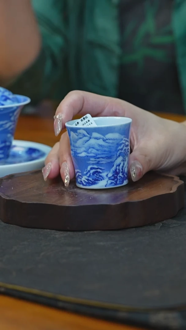 铭墨朗古青花雪景竹节杯