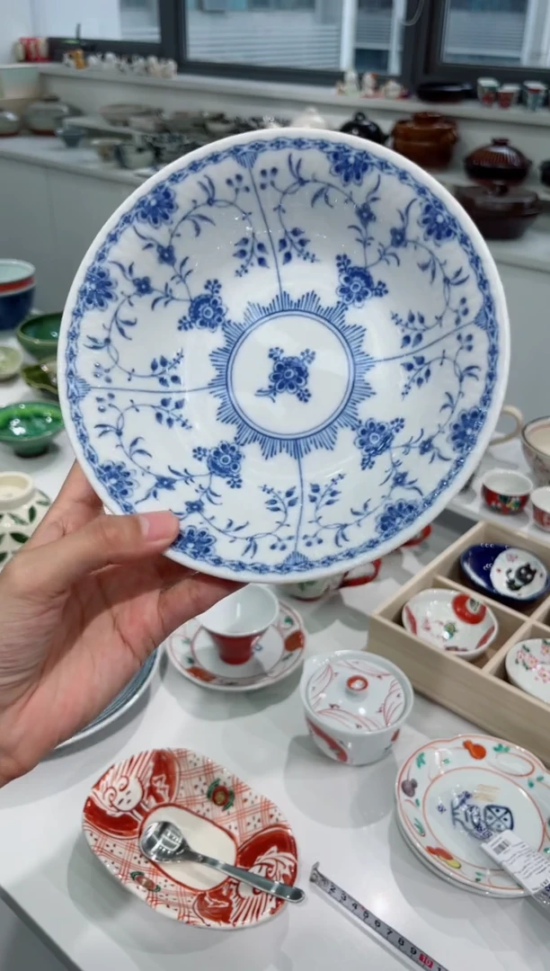 瓷片青花唐草瓷中钵