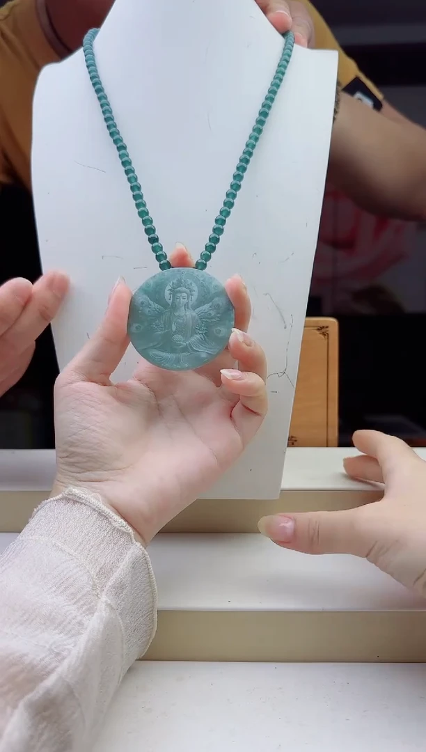 颈饰未镶嵌翡翠多样性发其一