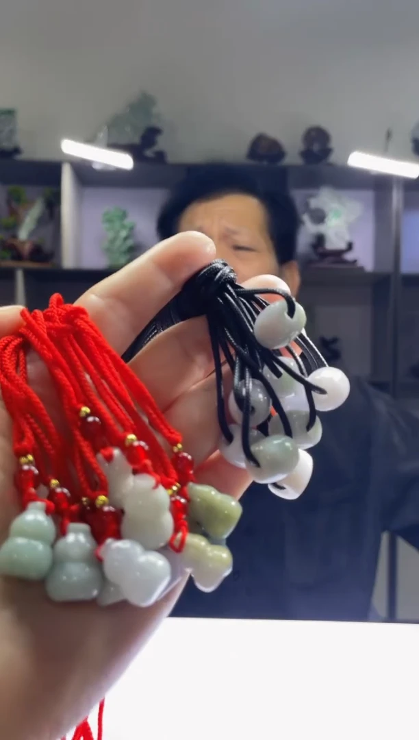 【闪购商品】翡翠吊坠(不含链)未镶嵌LWT0215003(拍一发二)