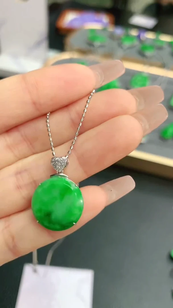 【闪购商品】翡翠颈饰18K金镶嵌赠礼盒证书