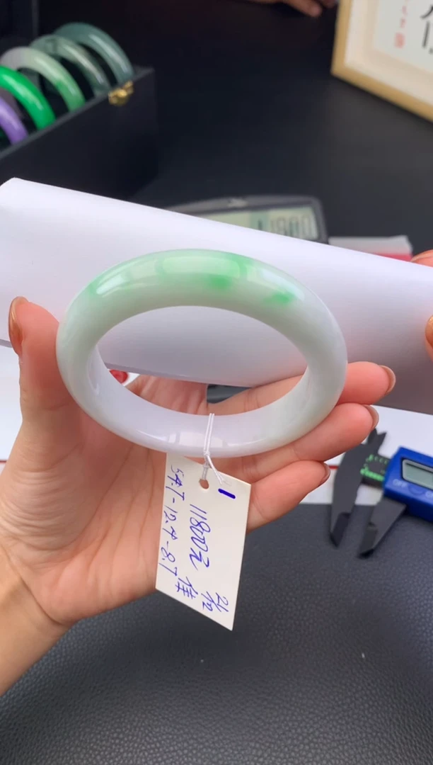 未镶嵌手镯翡翠假一赔三   手镯