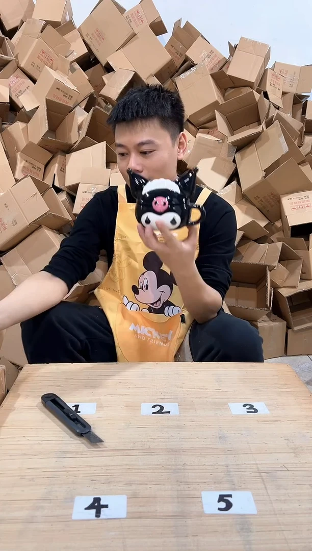 瓷片库洛米女仆带盖杯