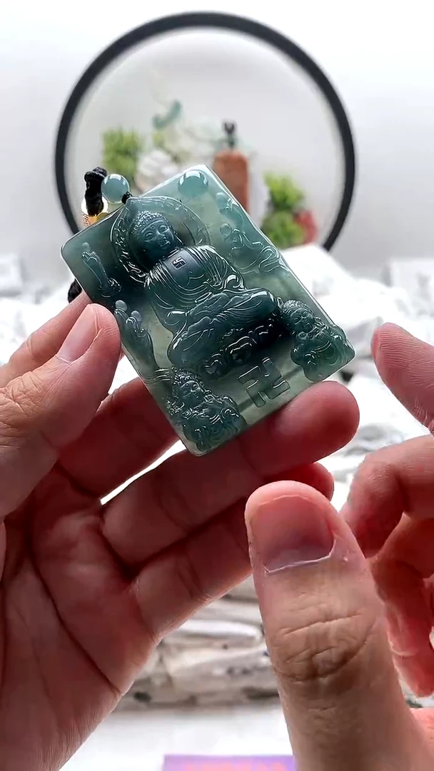 颈饰未镶嵌翡翠大日如来