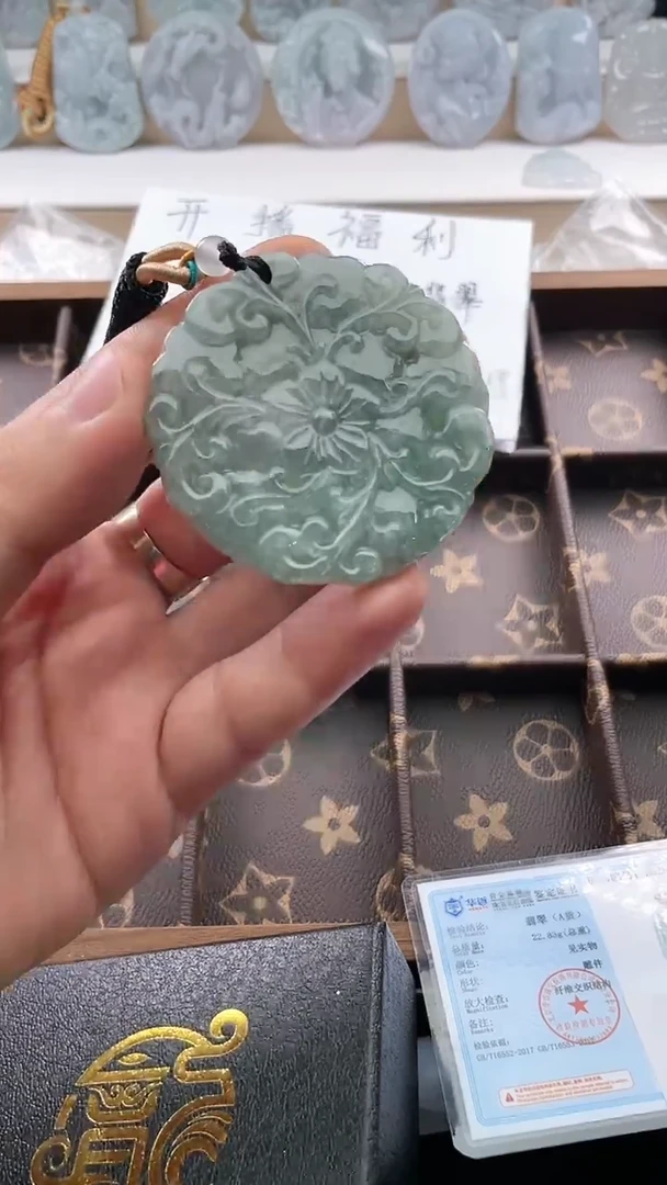 翡翠未镶嵌颈饰..../6/20/ 15