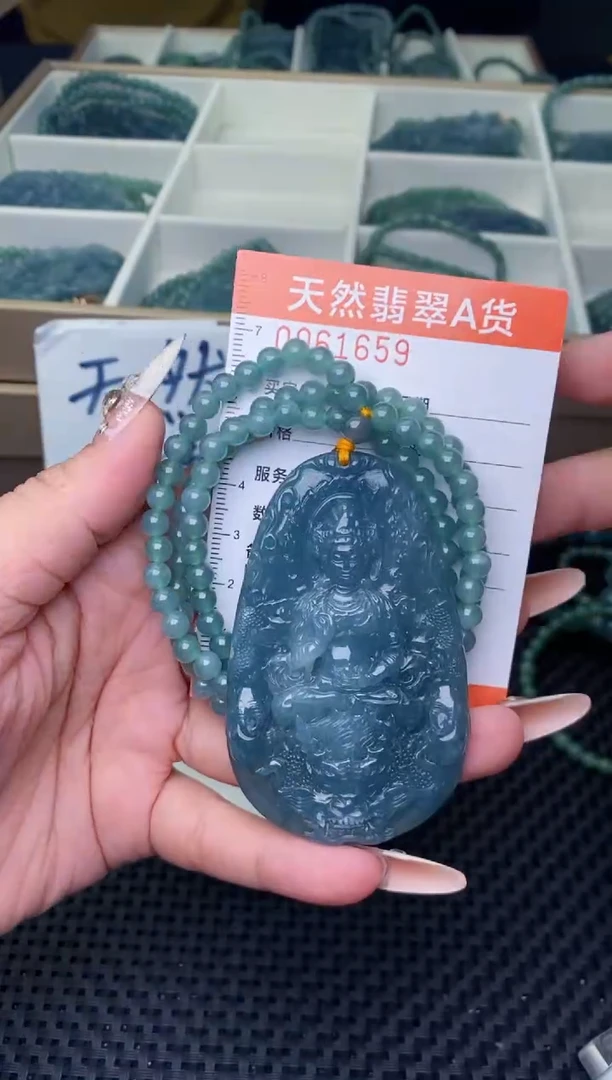 翡翠未镶嵌颈饰