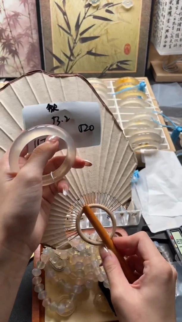 玛瑙/玉髓手镯未镶嵌欲*11760