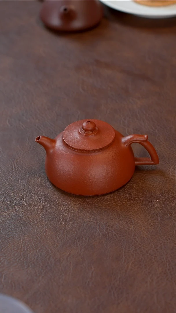 茶壶紫砂天笠 精工半手红降坡 220CC