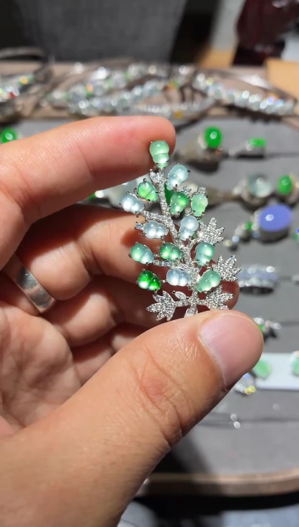 颈饰银S925镶嵌翡翠 全量